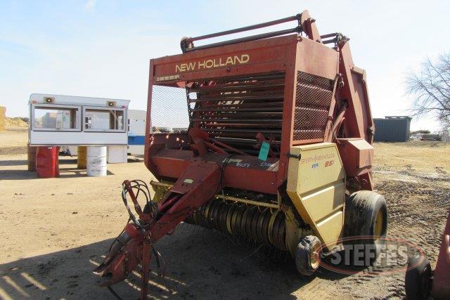  New Holland 851_0.JPG